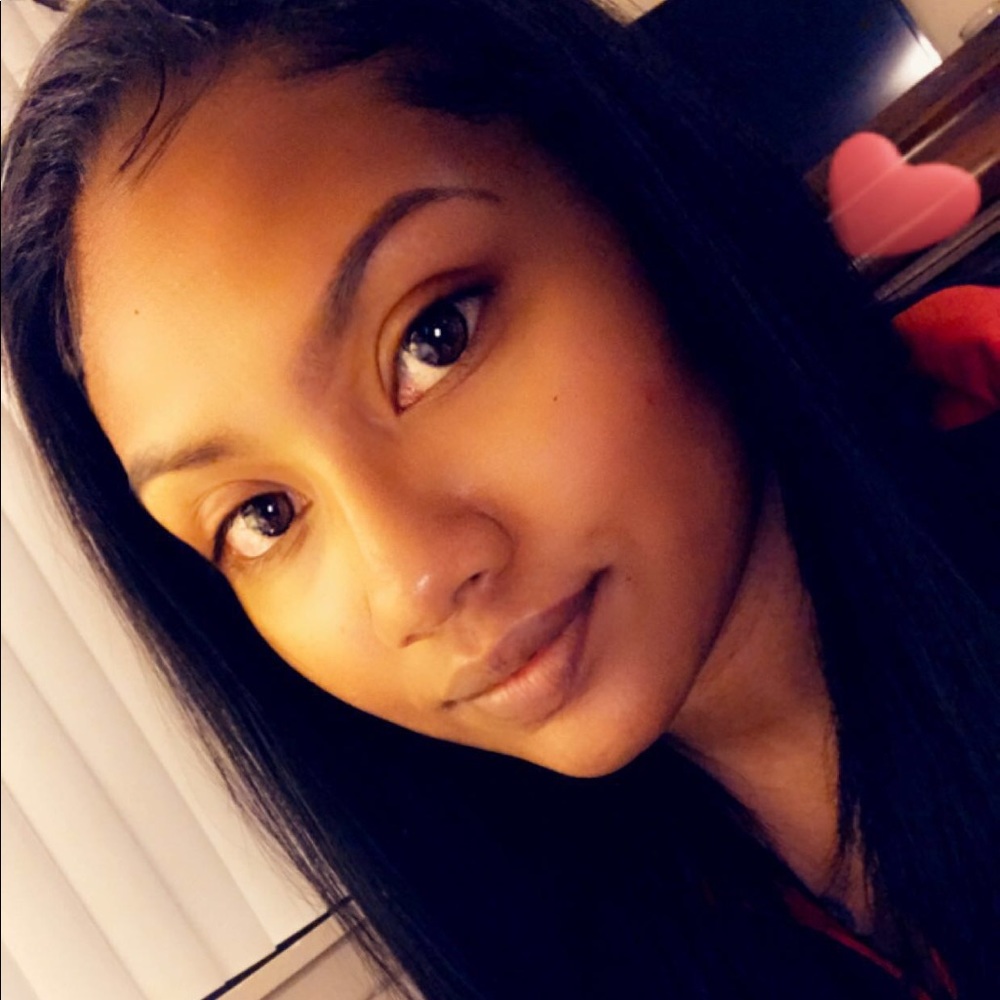 Meet your Posher, Deidra